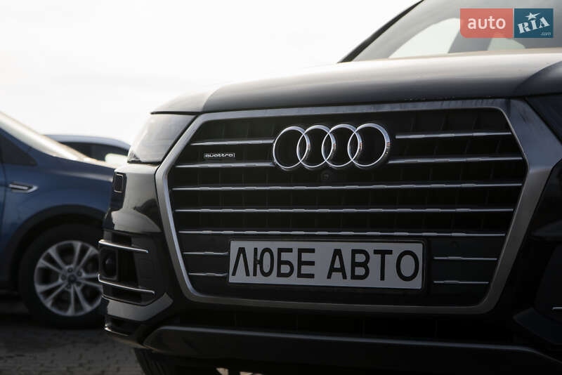 Внедорожник / Кроссовер Audi Q7 2017 в Ужгороде