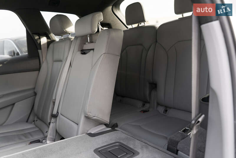 Внедорожник / Кроссовер Audi Q7 2016 в Ужгороде