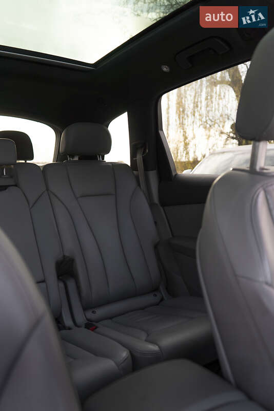 Внедорожник / Кроссовер Audi Q7 2016 в Ужгороде