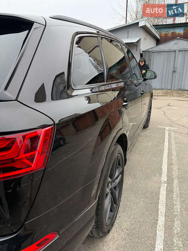 Внедорожник / Кроссовер Audi Q7 2017 в Киеве