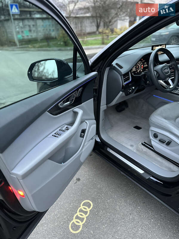 Внедорожник / Кроссовер Audi Q7 2017 в Киеве