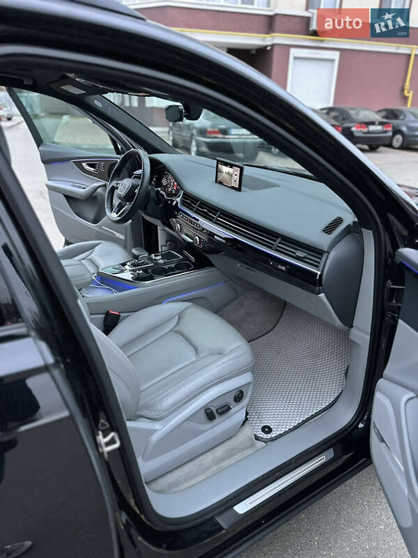 Внедорожник / Кроссовер Audi Q7 2017 в Киеве