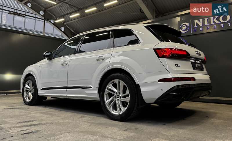 Внедорожник / Кроссовер Audi Q7 2022 в Киеве