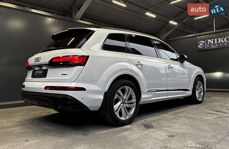 Внедорожник / Кроссовер Audi Q7 2022 в Киеве