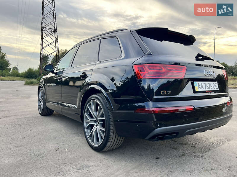 Позашляховик / Кросовер Audi Q7 2019 в Києві