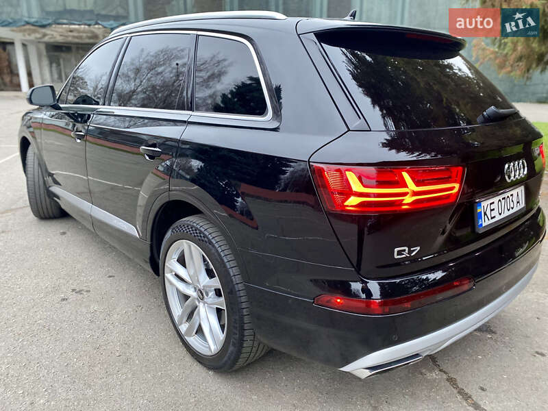 Внедорожник / Кроссовер Audi Q7 2016 в Соленом