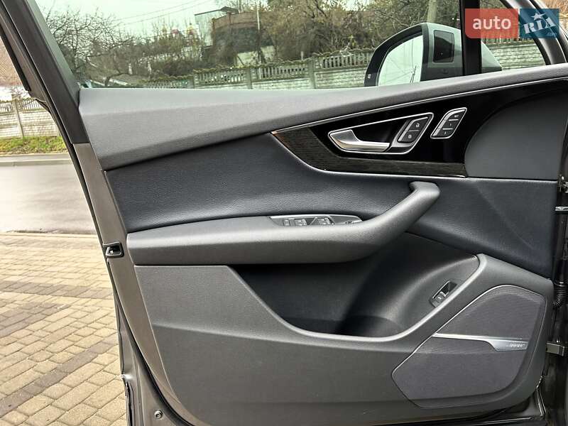 Внедорожник / Кроссовер Audi Q7 2017 в Киеве