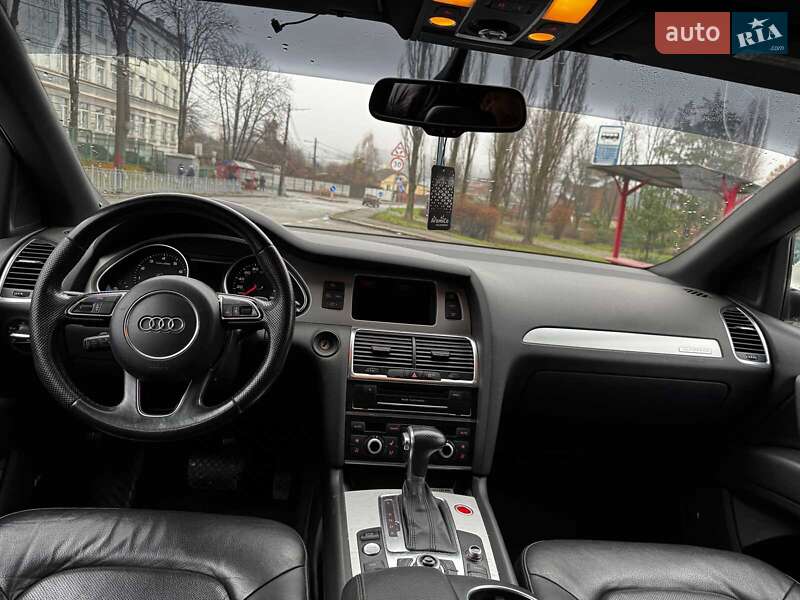 Позашляховик / Кросовер Audi Q7 2015 в Києві