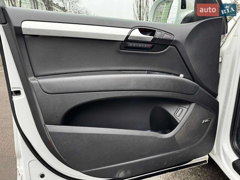 Позашляховик / Кросовер Audi Q7 2015 в Києві