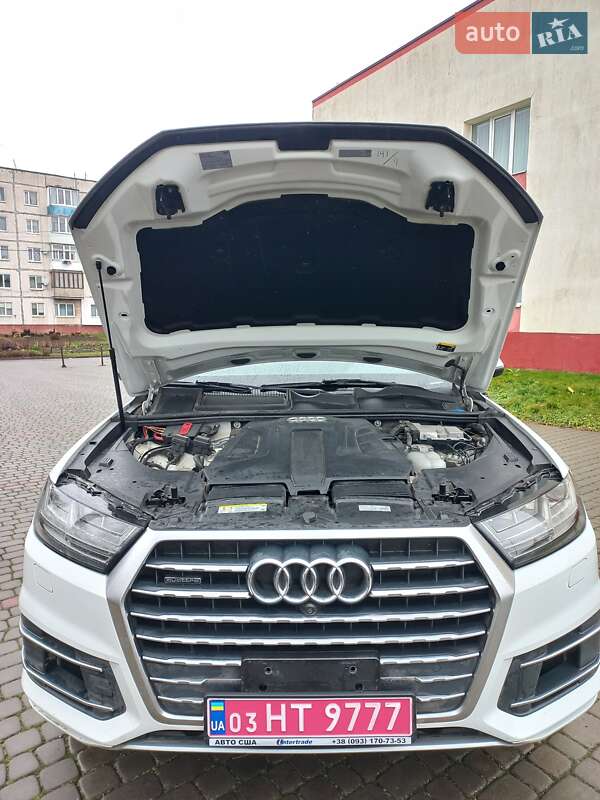 Внедорожник / Кроссовер Audi Q7 2018 в Дубно