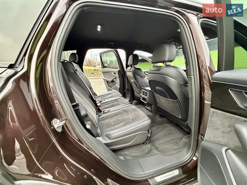 Внедорожник / Кроссовер Audi Q7 2022 в Киеве