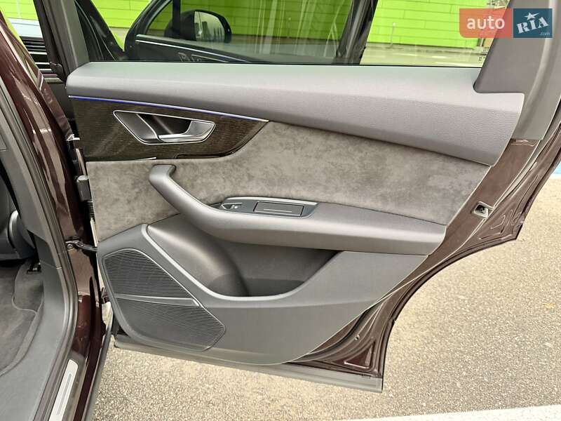 Внедорожник / Кроссовер Audi Q7 2022 в Киеве