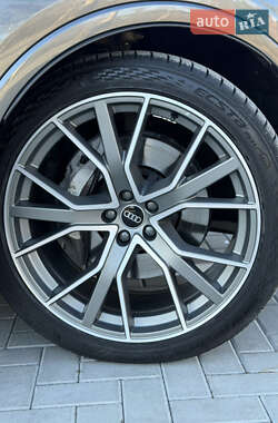 Внедорожник / Кроссовер Audi Q7 2021 в Киеве