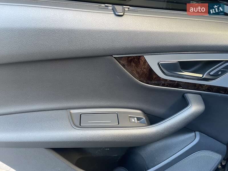 Внедорожник / Кроссовер Audi Q7 2017 в Киеве