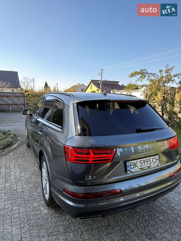 Внедорожник / Кроссовер Audi Q7 2018 в Владимирце