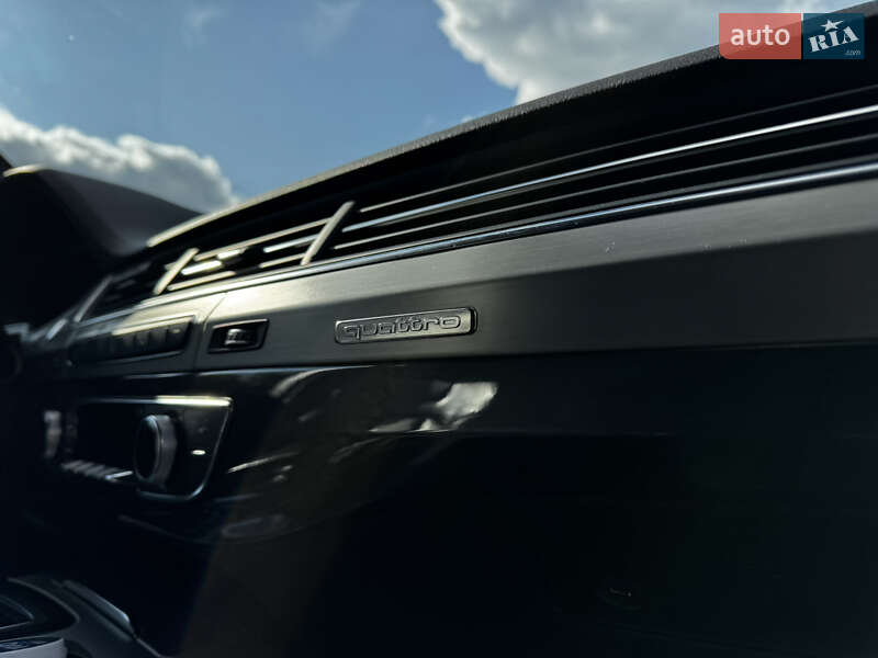 Внедорожник / Кроссовер Audi Q7 2018 в Владимирце