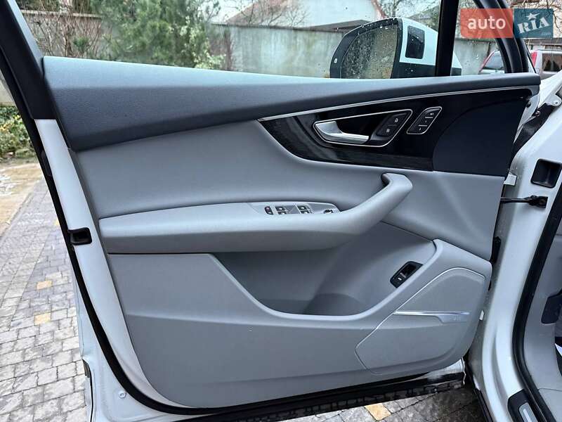 Внедорожник / Кроссовер Audi Q7 2018 в Стрые