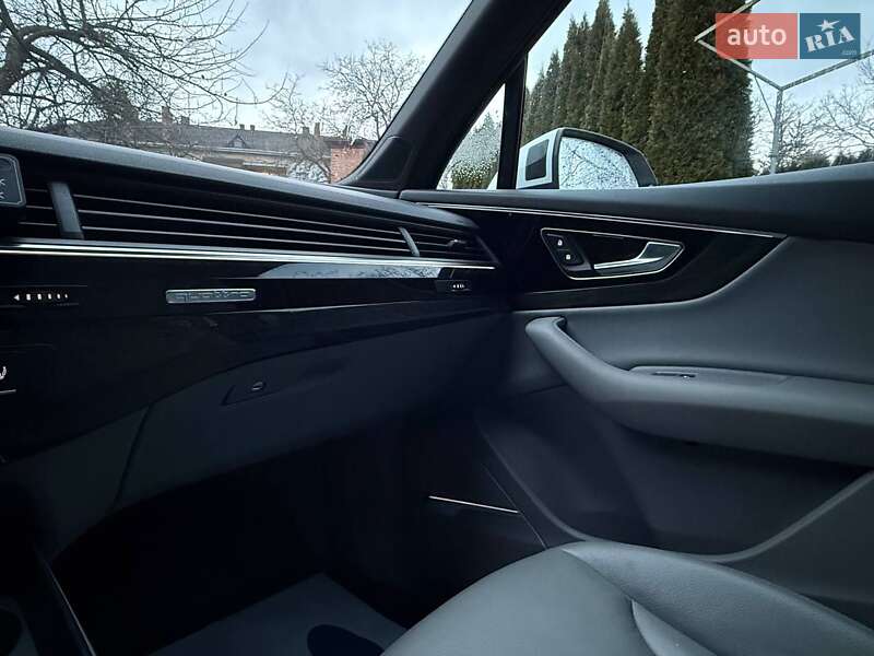 Внедорожник / Кроссовер Audi Q7 2018 в Стрые