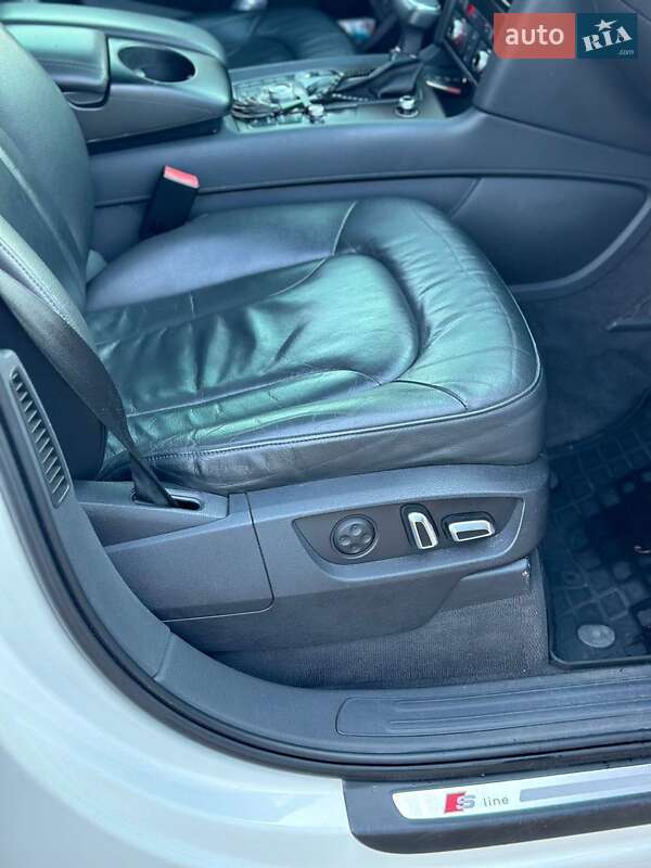 Внедорожник / Кроссовер Audi Q7 2010 в Черновцах