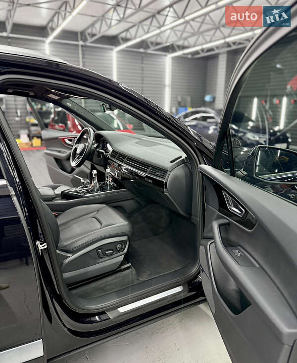 Внедорожник / Кроссовер Audi Q7 2017 в Киеве