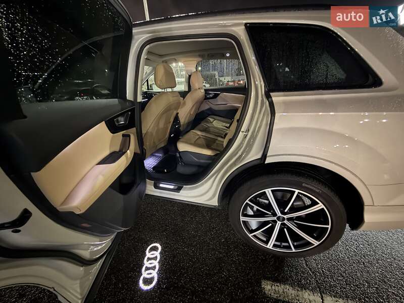 Внедорожник / Кроссовер Audi Q7 2023 в Киеве