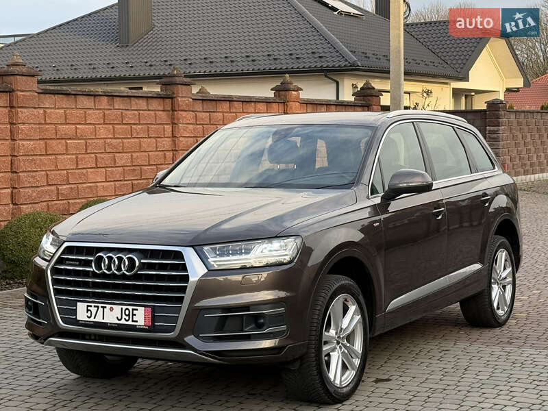 Внедорожник / Кроссовер Audi Q7 2017 в Ровно