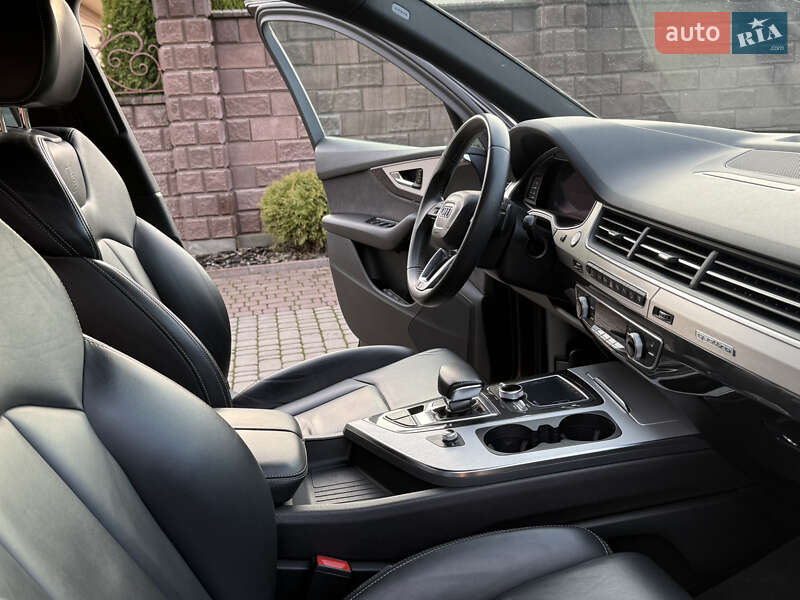 Внедорожник / Кроссовер Audi Q7 2017 в Ровно