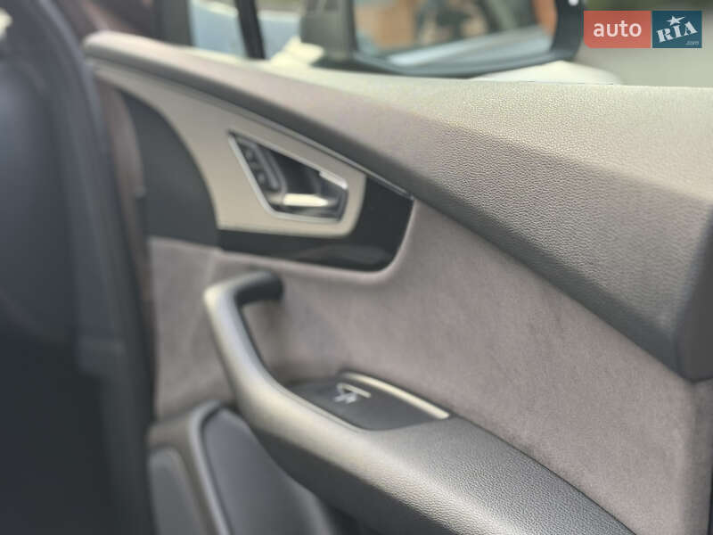 Внедорожник / Кроссовер Audi Q7 2017 в Ровно