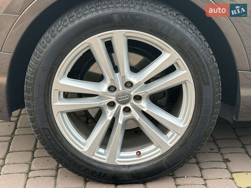 Внедорожник / Кроссовер Audi Q7 2017 в Ровно