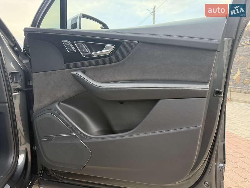 Внедорожник / Кроссовер Audi Q7 2017 в Львове