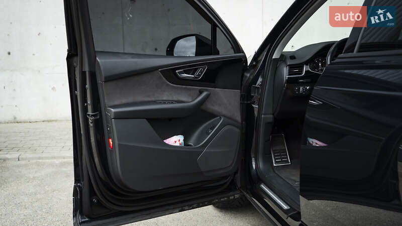 Внедорожник / Кроссовер Audi Q7 2017 в Киеве