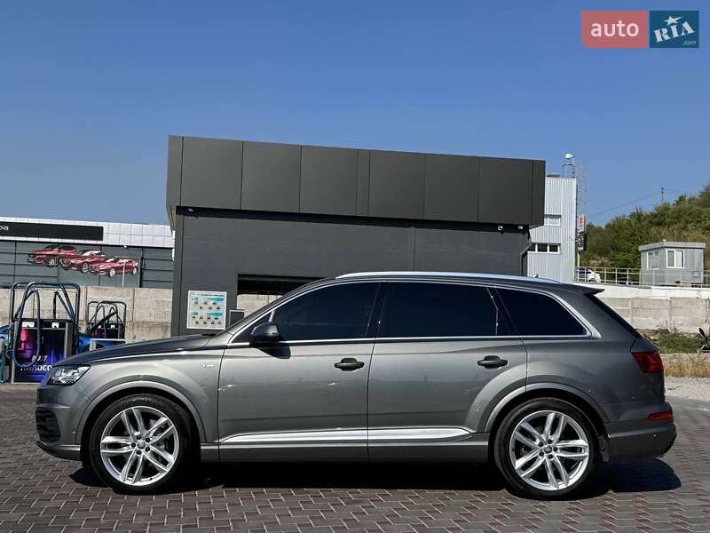 Внедорожник / Кроссовер Audi Q7 2015 в Днепре