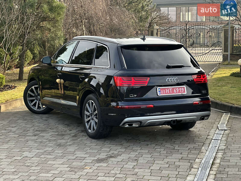 Внедорожник / Кроссовер Audi Q7 2017 в Сарнах