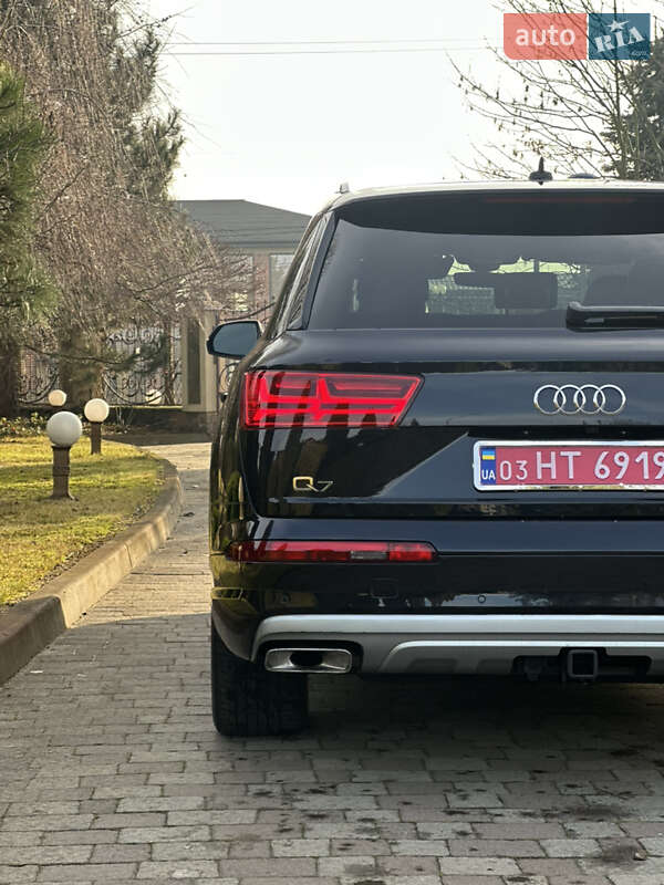 Внедорожник / Кроссовер Audi Q7 2017 в Сарнах