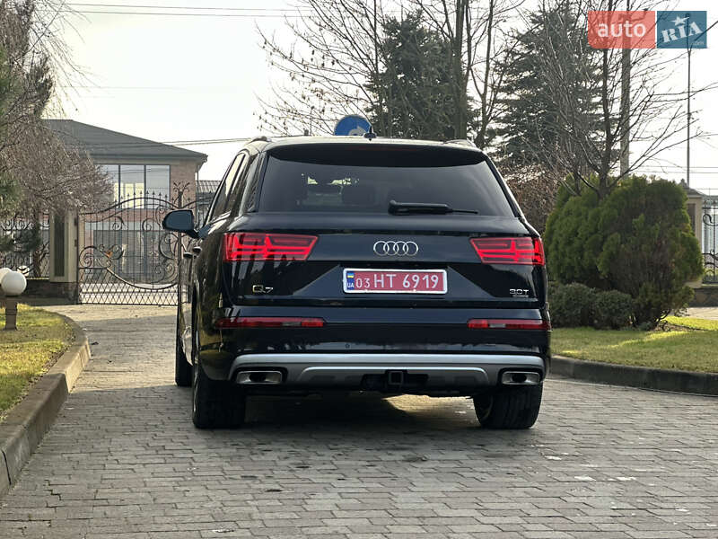 Внедорожник / Кроссовер Audi Q7 2017 в Сарнах