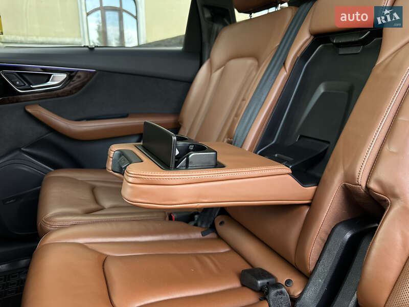 Внедорожник / Кроссовер Audi Q7 2017 в Сарнах