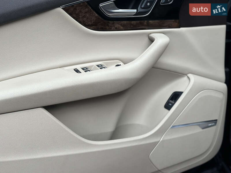 Внедорожник / Кроссовер Audi Q7 2017 в Стрые