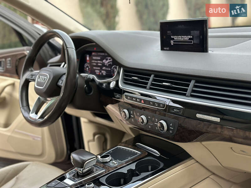 Внедорожник / Кроссовер Audi Q7 2017 в Стрые