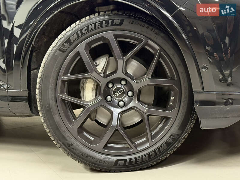 Внедорожник / Кроссовер Audi Q7 2024 в Киеве