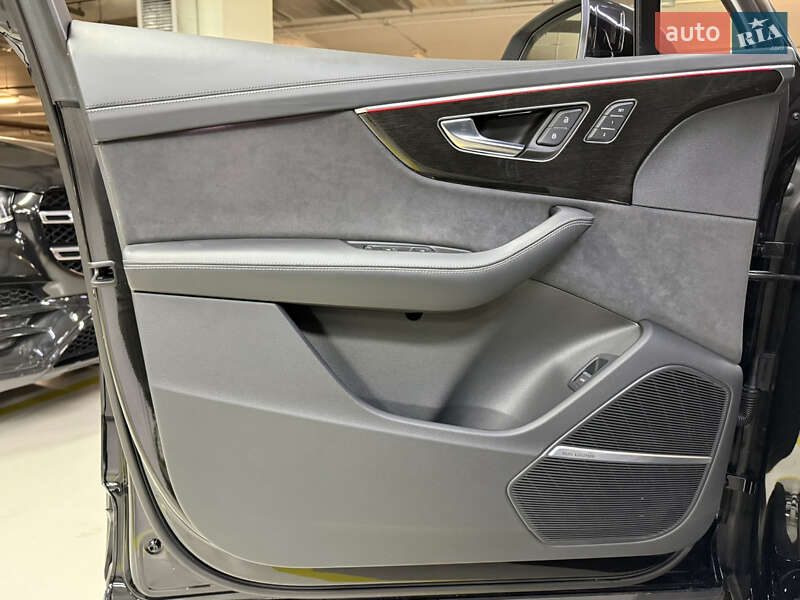 Внедорожник / Кроссовер Audi Q7 2024 в Киеве