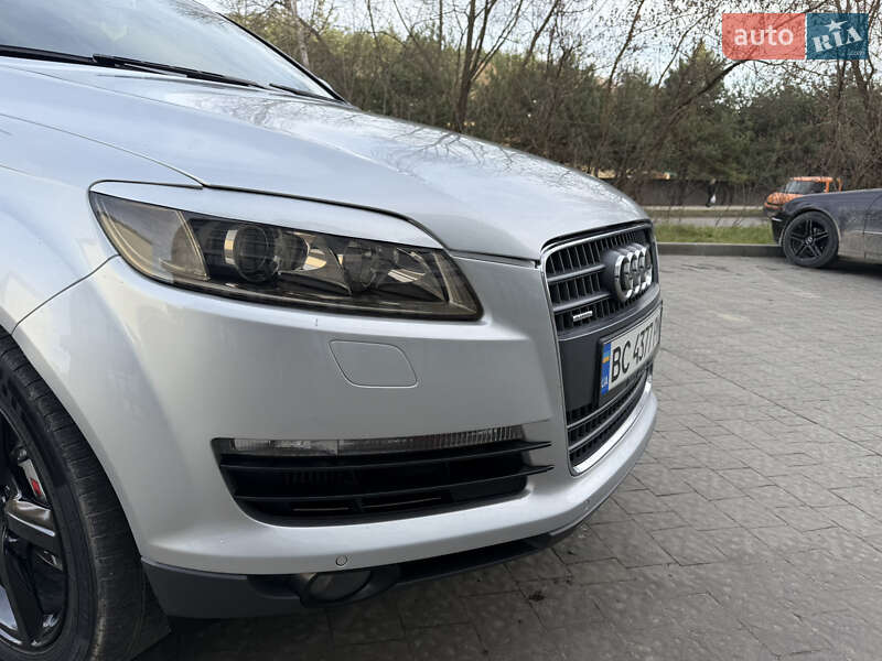 Внедорожник / Кроссовер Audi Q7 2006 в Новояворовске