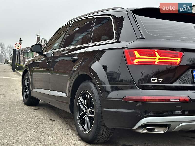 Внедорожник / Кроссовер Audi Q7 2016 в Киеве