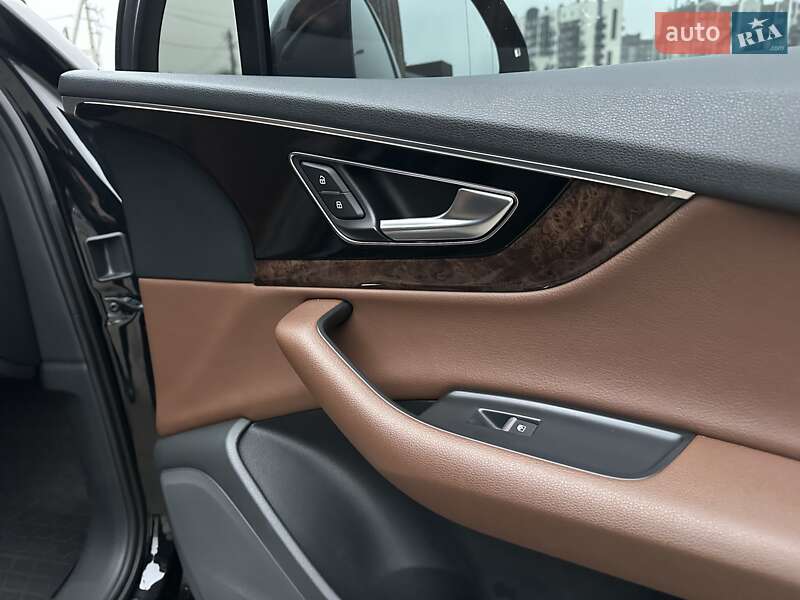 Внедорожник / Кроссовер Audi Q7 2016 в Киеве