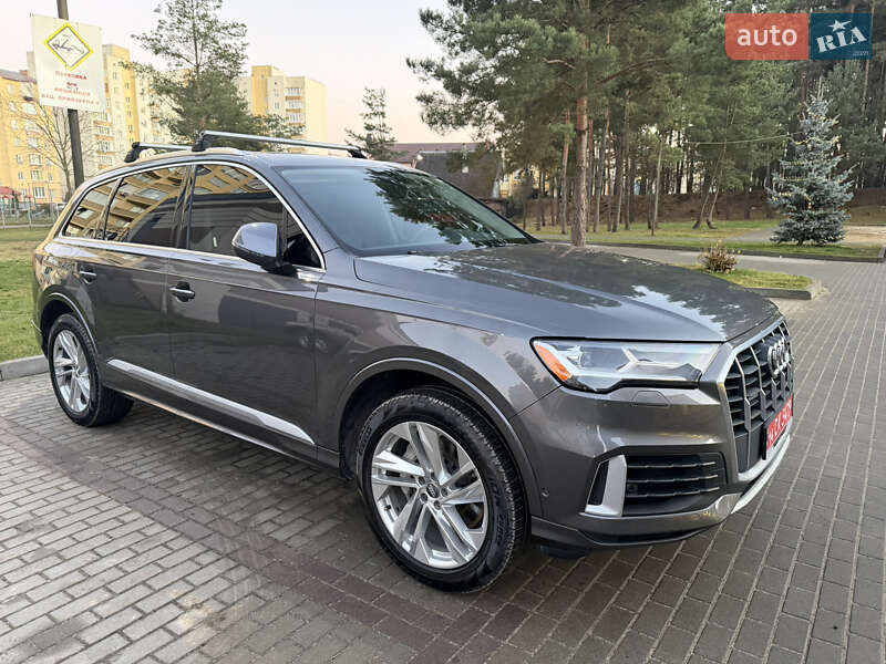 Внедорожник / Кроссовер Audi Q7 2020 в Новояворовске