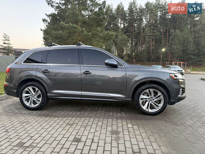 Внедорожник / Кроссовер Audi Q7 2020 в Новояворовске
