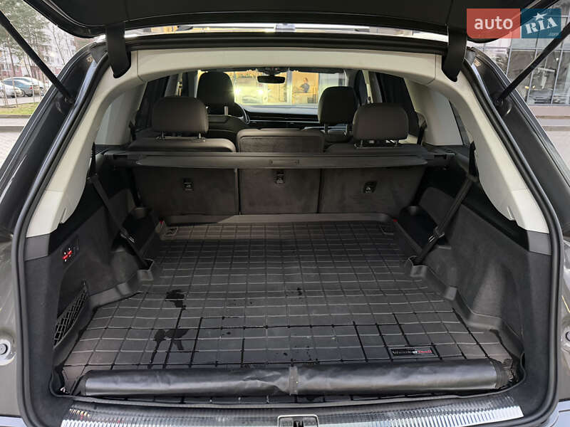 Внедорожник / Кроссовер Audi Q7 2020 в Новояворовске