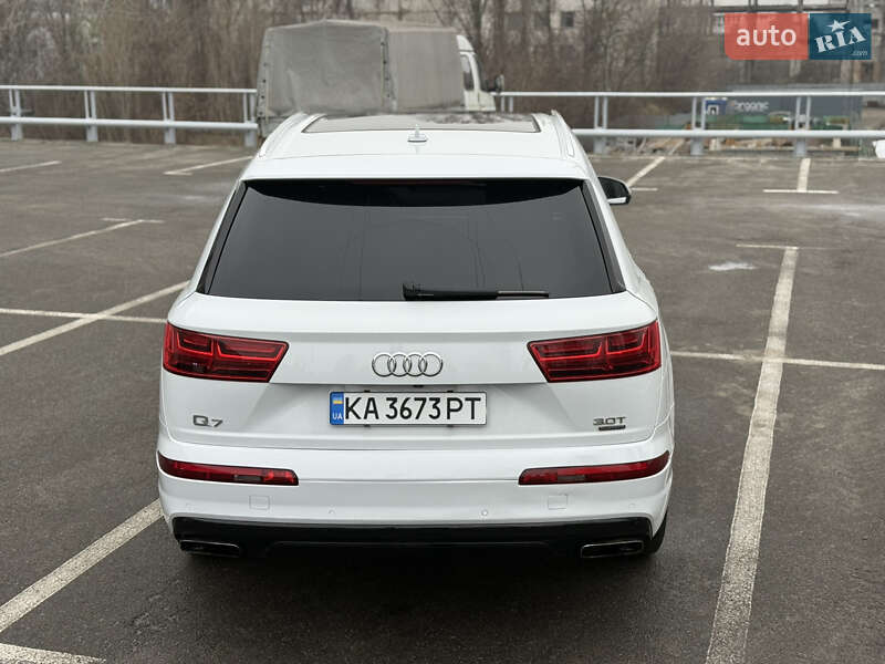 Внедорожник / Кроссовер Audi Q7 2016 в Киеве