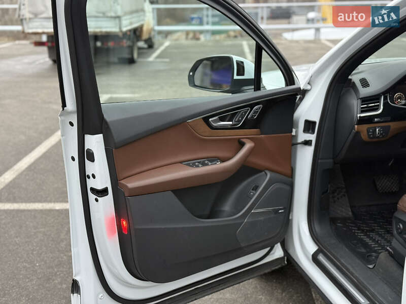 Внедорожник / Кроссовер Audi Q7 2016 в Киеве