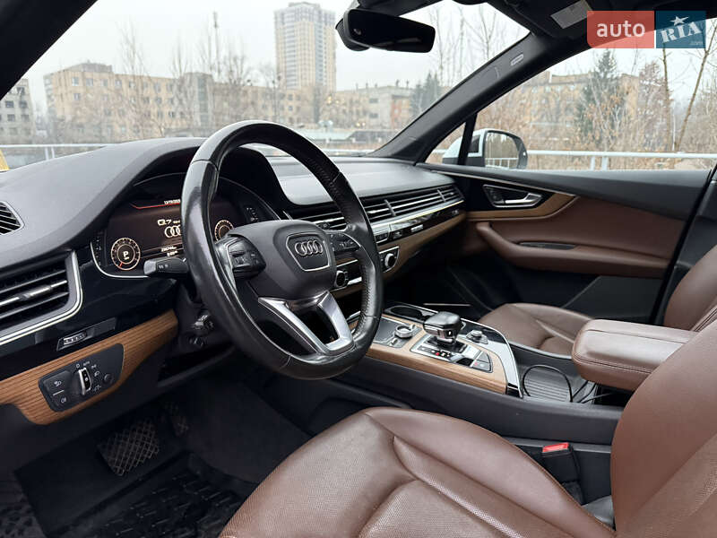 Внедорожник / Кроссовер Audi Q7 2016 в Киеве