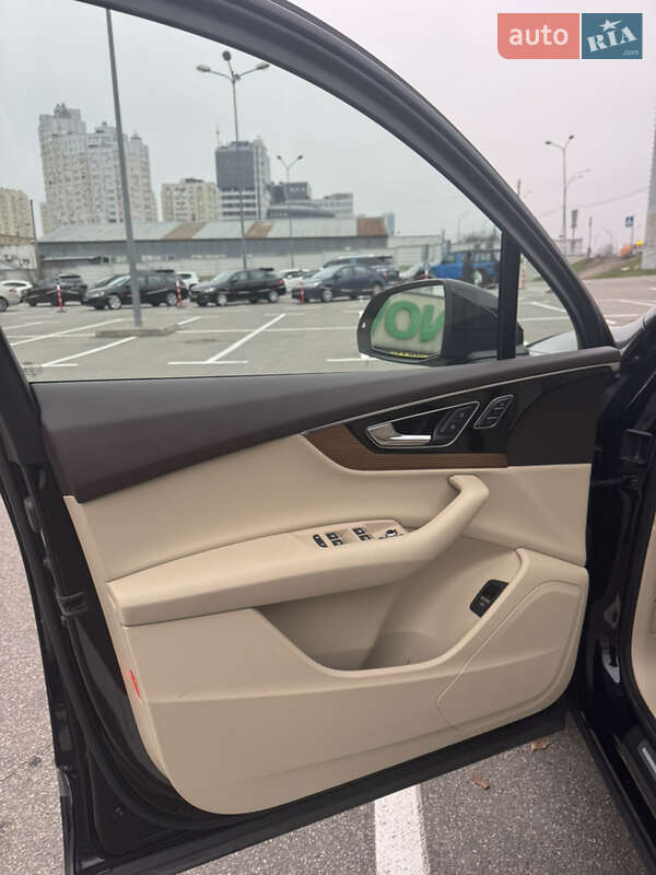 Внедорожник / Кроссовер Audi Q7 2017 в Киеве